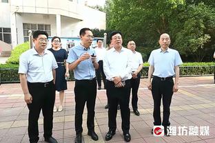 人来就行了，怎么还带礼物这么客气呢？